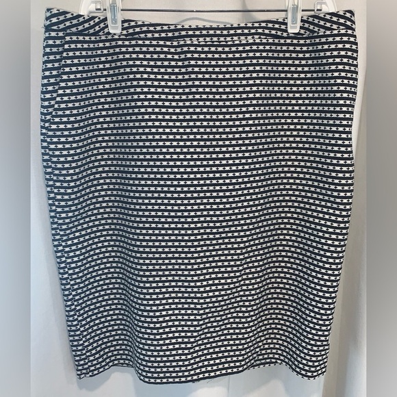 Merona Women's Skirt, Black & White Diamond Print, Zipper Back, Pockets; Size 18 - Picture 2 of 10